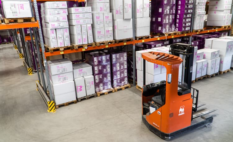 Heftruck in magazijn